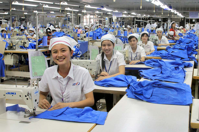 Các công nhân may mắn, lợi nhuận cao, nghiên cứu mới về ngành dệt may Việt Nam